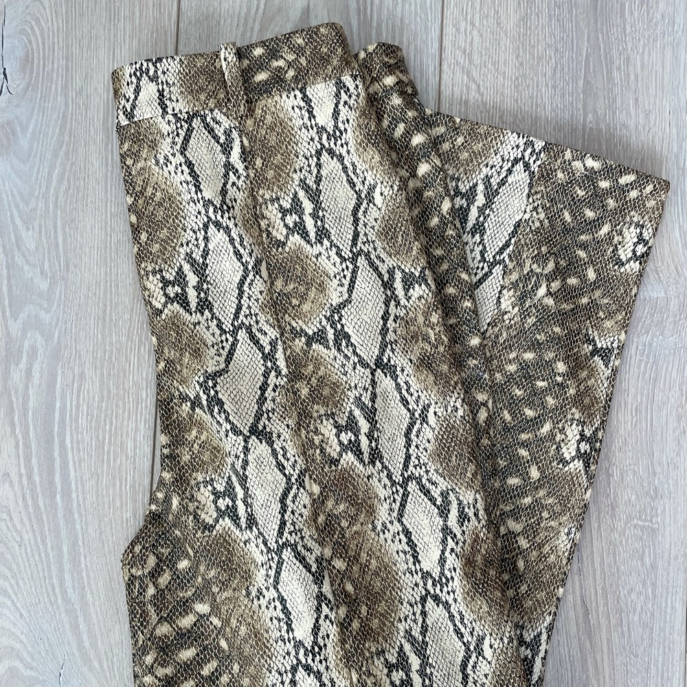 Lovers + Friends x Revolve Indra Pant in Snake Skin Size M/L - Picture 4 of 7